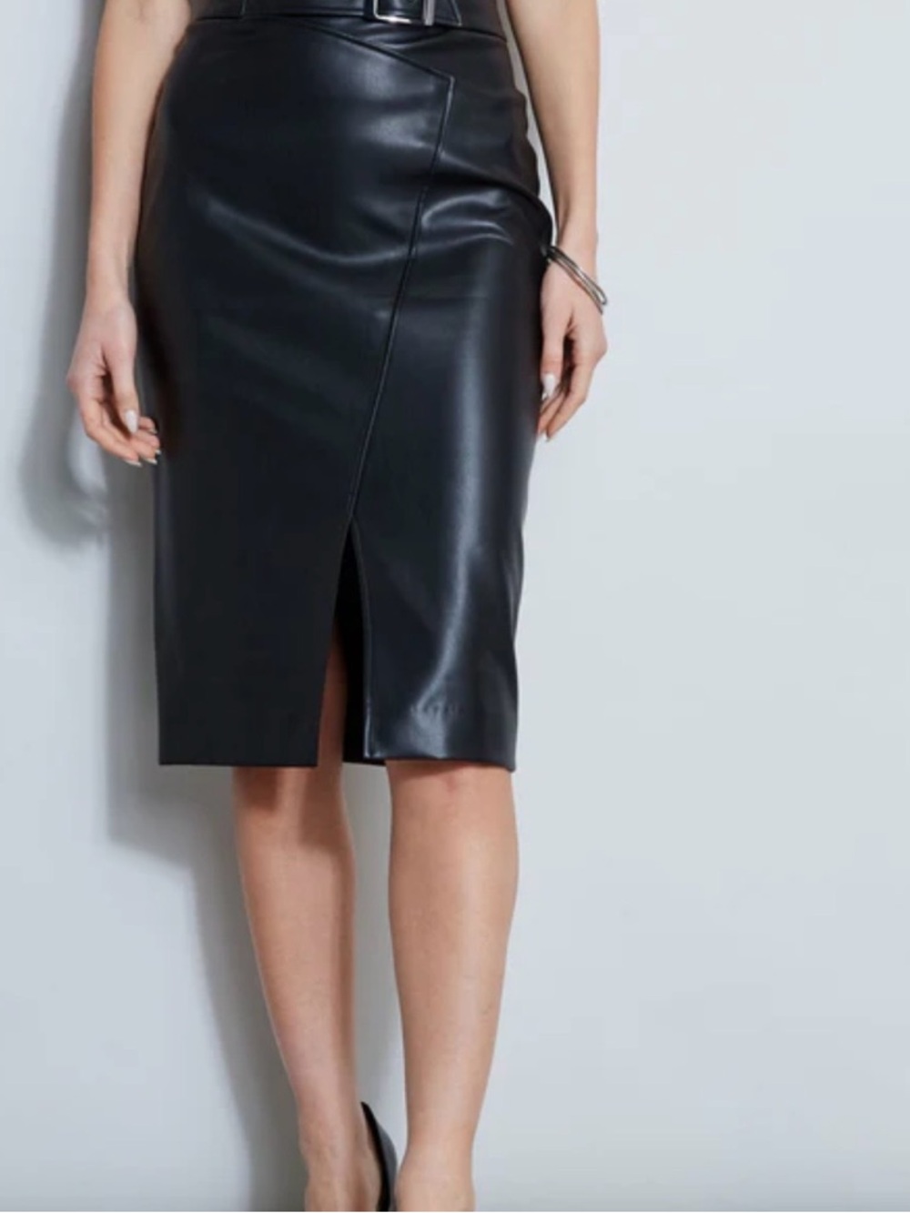 Ramisu women’s size medium Black Faux Leather Pencil Skirt with Front Slit